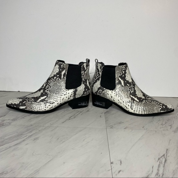 New! Blondo Emelia Snakeskin Bootie - Picture 5 of 12